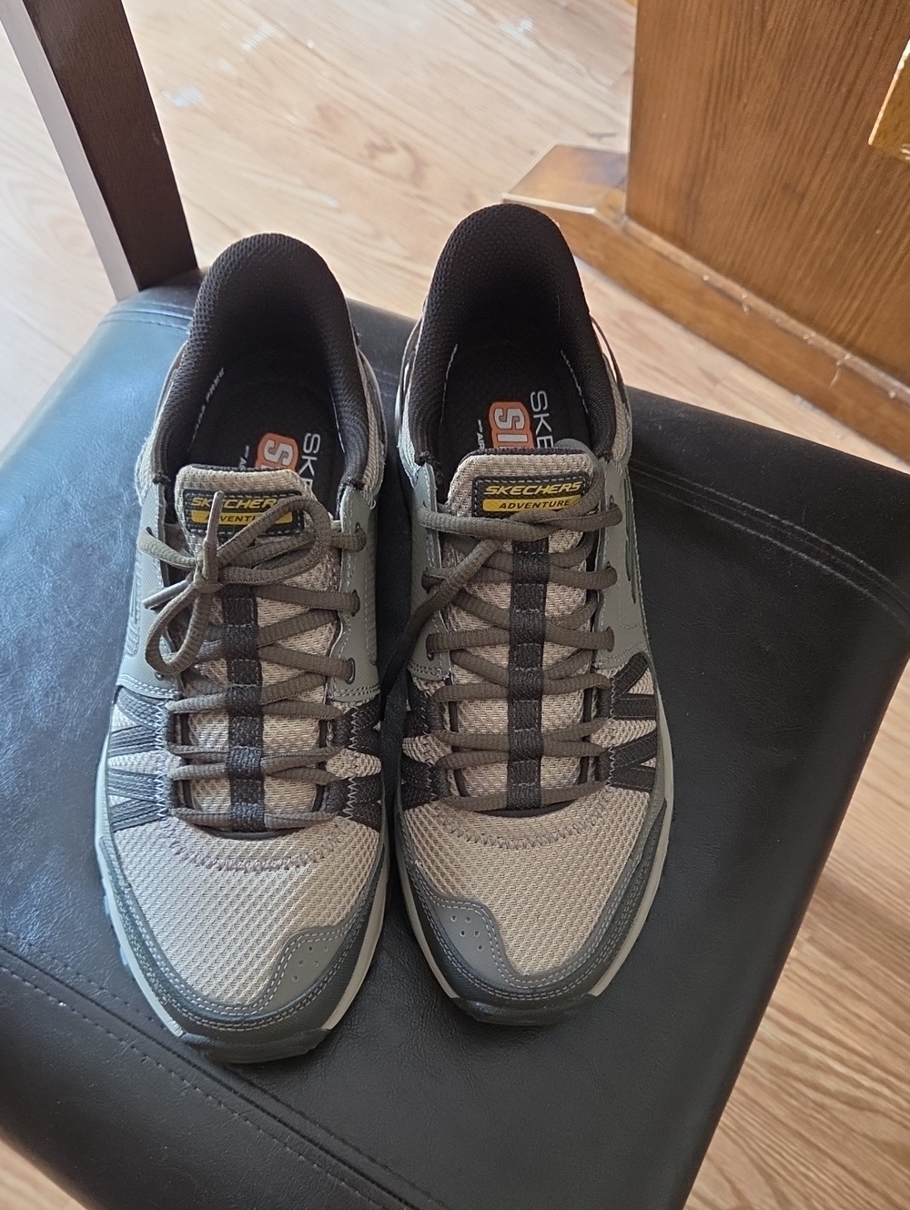 Skechers Men's Size 10 Slip Ins